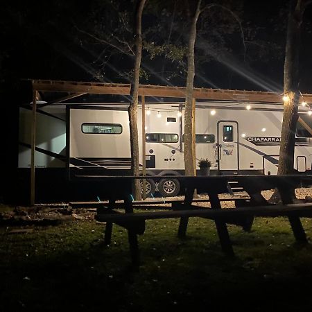 Willis Cozy Rv Experience W/Pool+Spa Near Lake Conroe מראה חיצוני תמונה