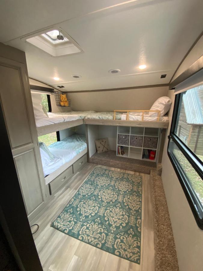 Willis Cozy Rv Experience W/Pool+Spa Near Lake Conroe מראה חיצוני תמונה