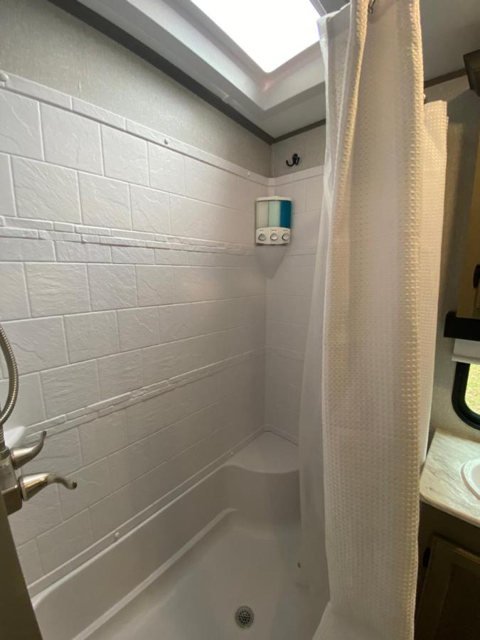Willis Cozy Rv Experience W/Pool+Spa Near Lake Conroe מראה חיצוני תמונה