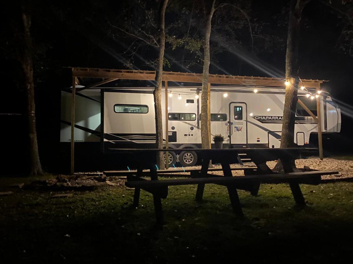 Willis Cozy Rv Experience W/Pool+Spa Near Lake Conroe מראה חיצוני תמונה